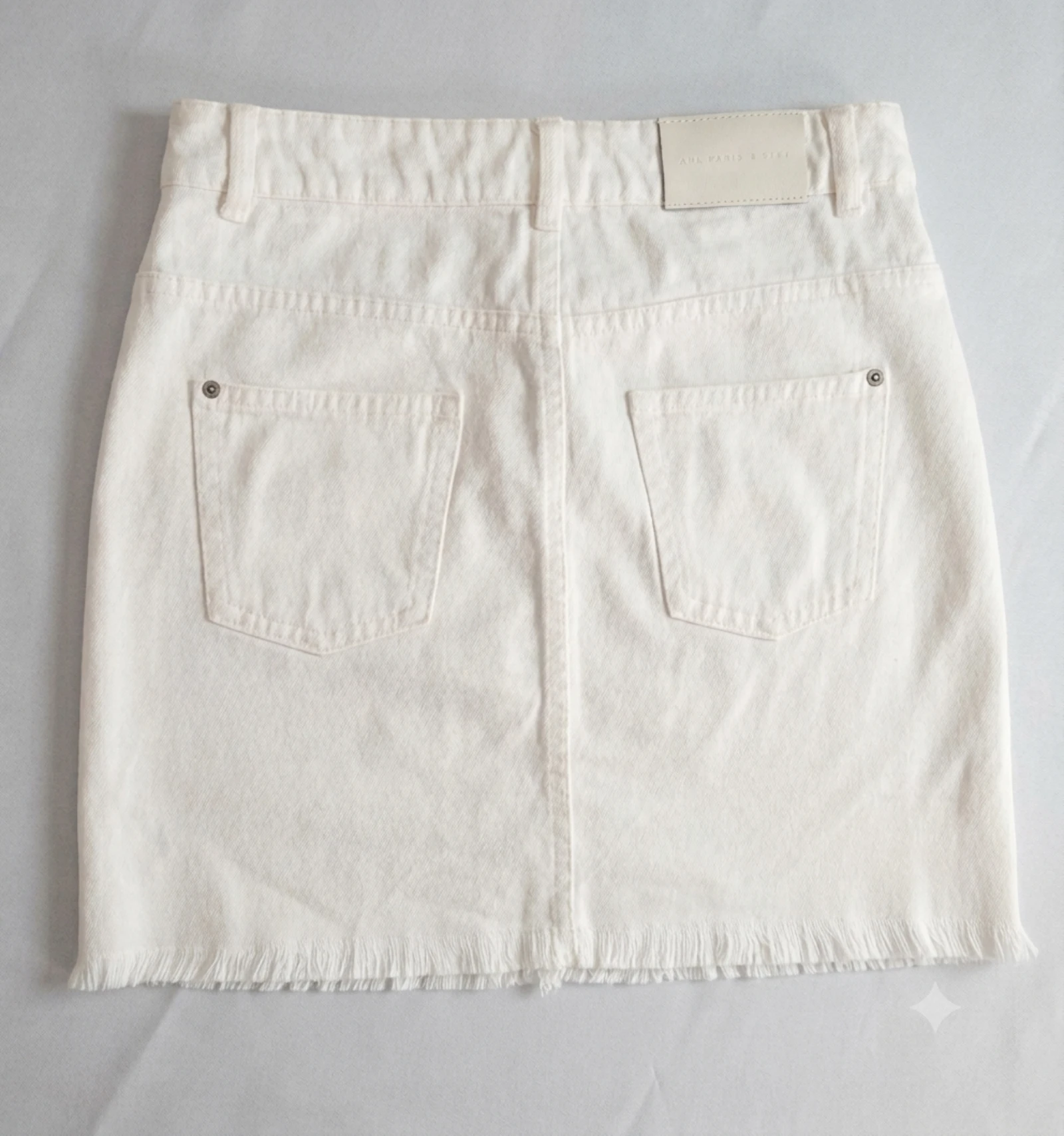 Minissaia Jeans Branca Mango (MNG Denim) - Baixo Desfiada – photo 2